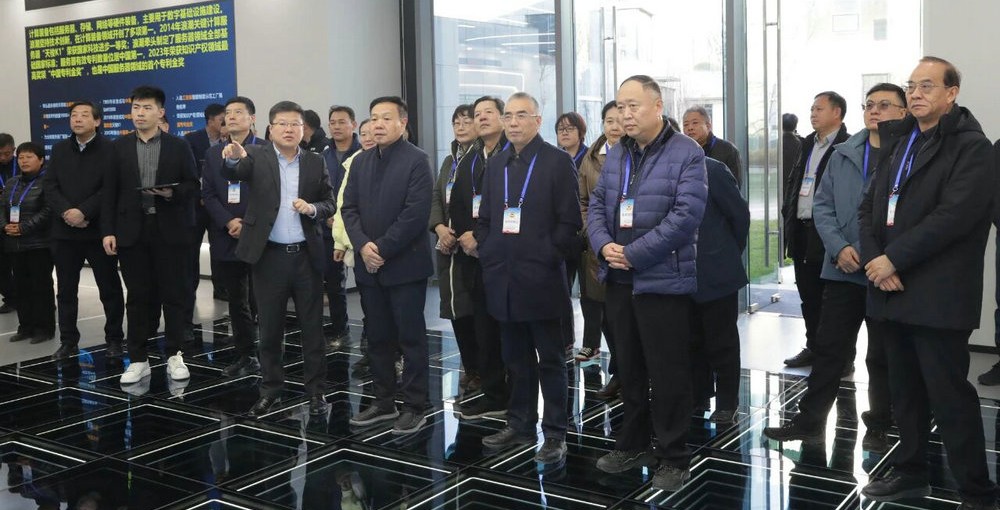 区政协全会前组织委员视察 聚焦副中心建设建言献策