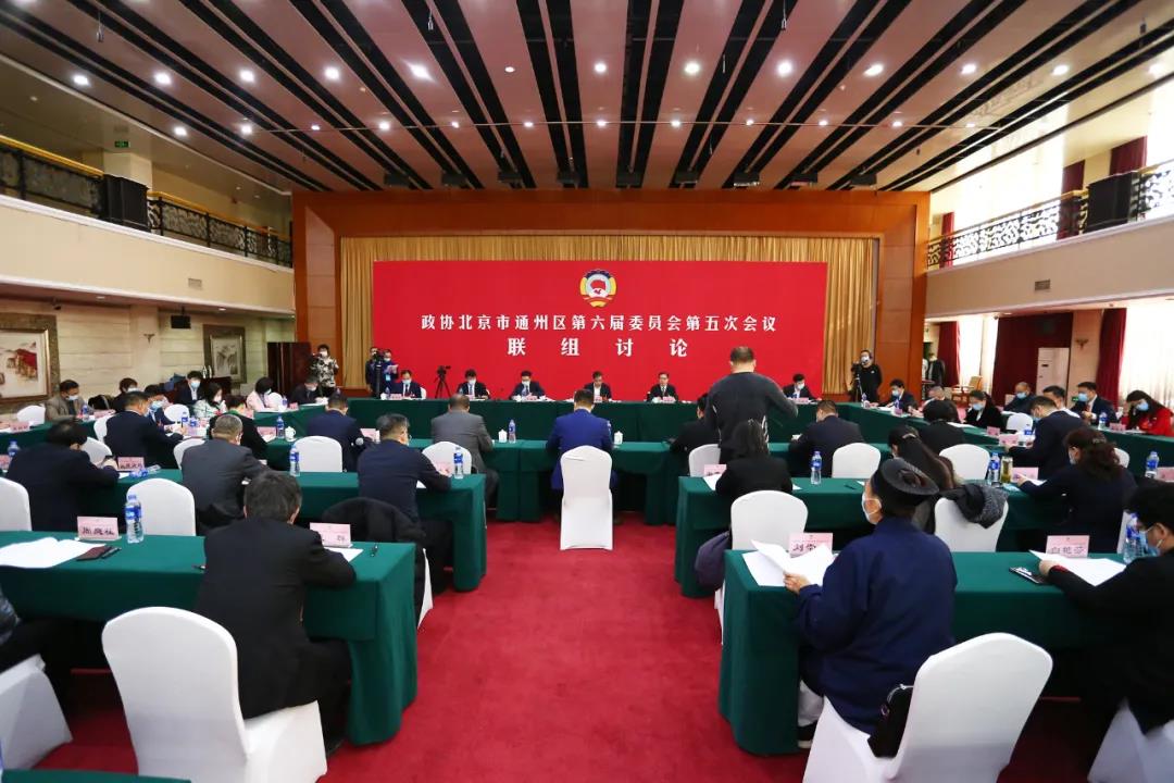 曾赞荣参加区政协联组讨论时强调围绕中心履...